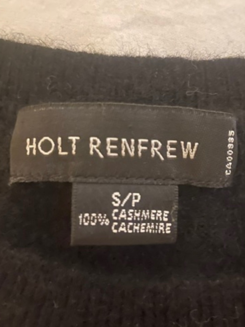 HOLT RENFREW 100% Cashmere Vest - Picture 3 of 4